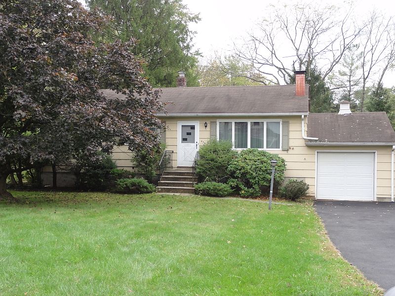 2nd image of 434 Lyons Rd
