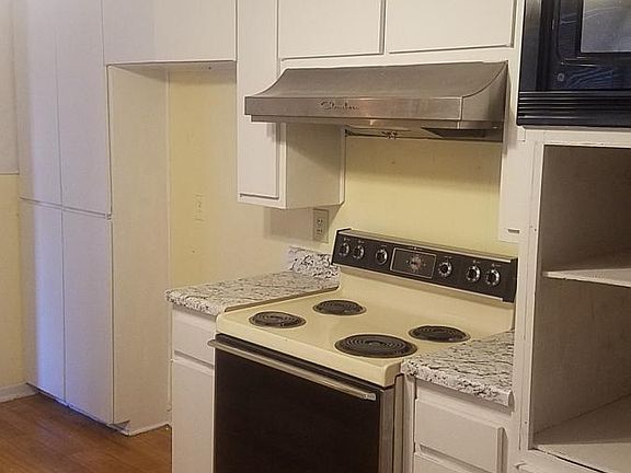 3rd image of 408 Foster Ln