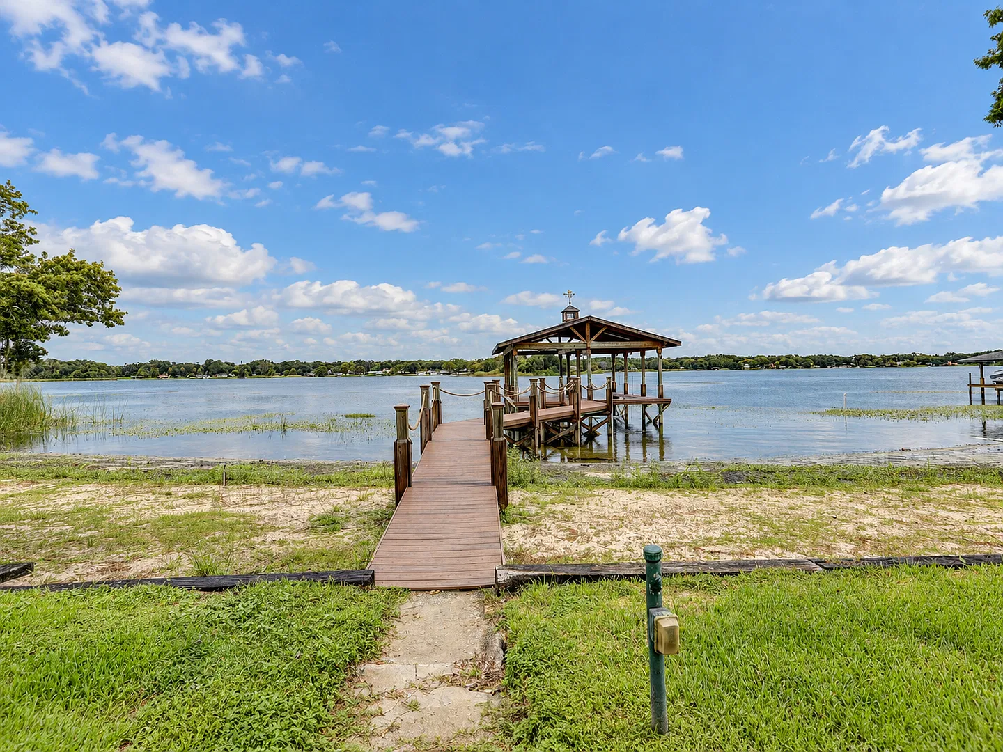 627 Macarthur Dr — Photo 4