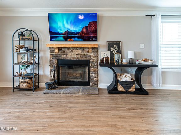 5th image of 8125 Equinox Ln