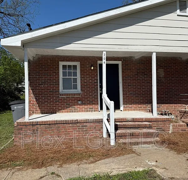 202 Burr St — Photo 1