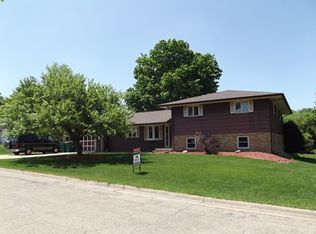 212 Golf View Dr, Mount Horeb, WI 53572