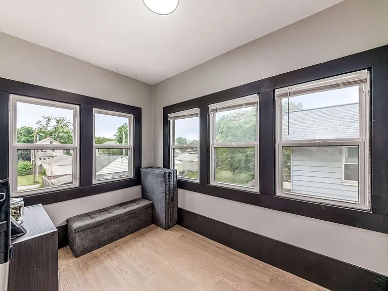 302 E Markison Ave #302 — Photo 18