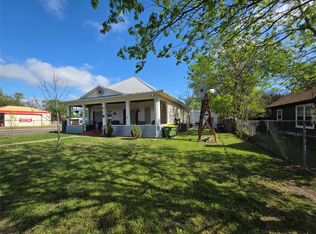 211 W Sabine St, Groesbeck, TX 76642