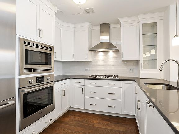 2nd image of 10 Byron Pl Unit 616