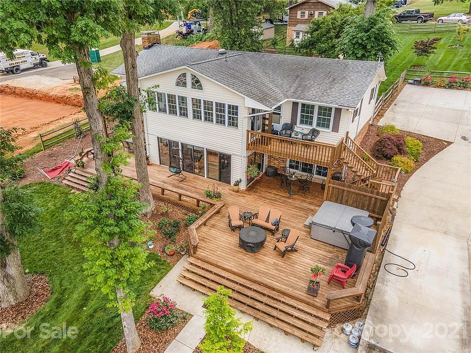 1st image of 3838 Landmark Dr