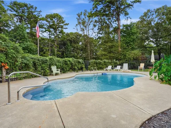 701 Mulberry Cir, Woodstock, GA 30189