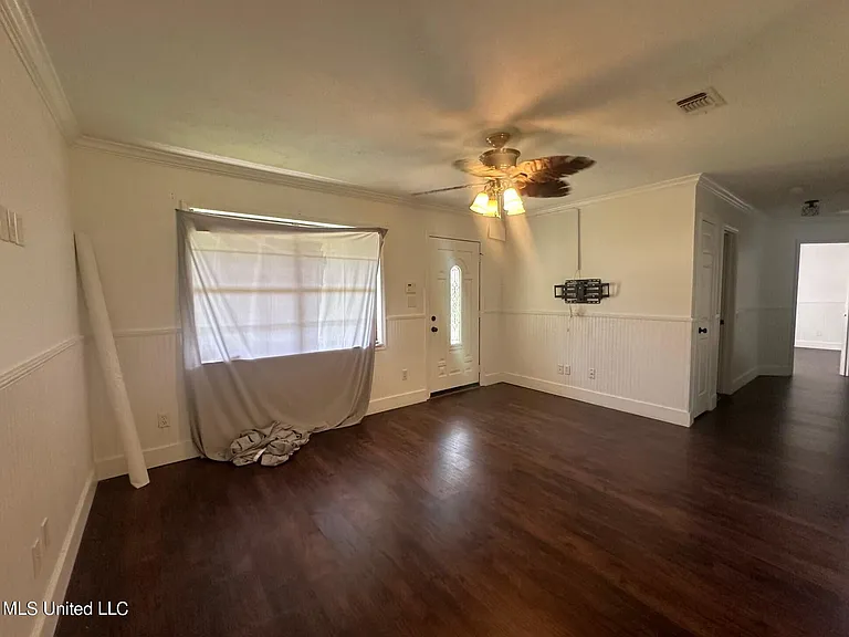 258 Conrad Ln — Photo 2