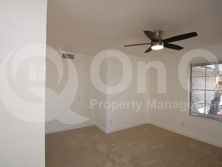 7849 W Hearn Rd — Photo 8