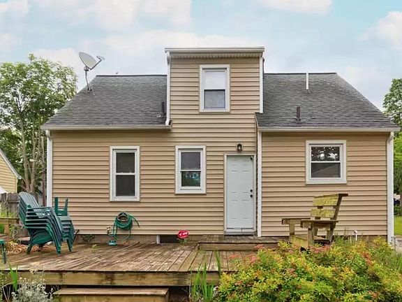2nd image of 1525 Edward Ave SE