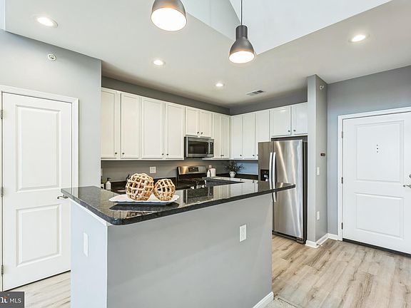 4th image of 2665 Prosperity Ave APT 412
