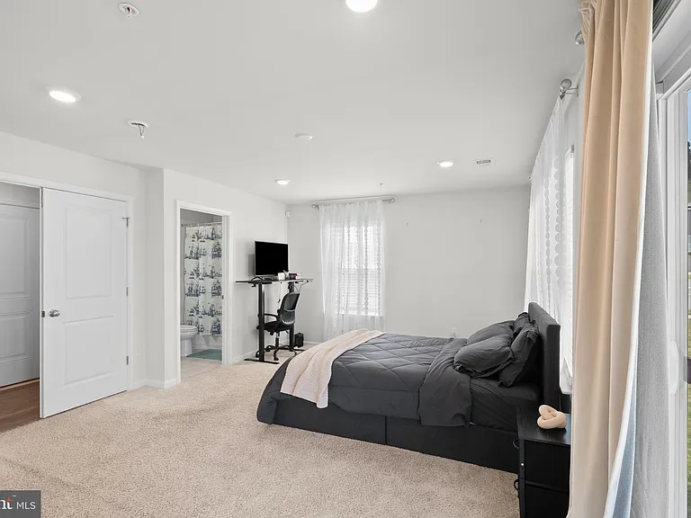 9715 Summerton Dr — Photo 52