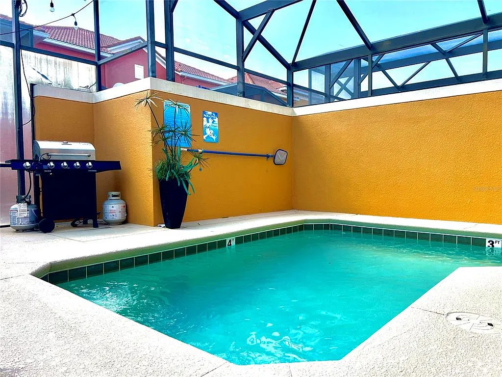 4 bed, 3.0 bath, 1902 sqft, $2,450 — Photo 2