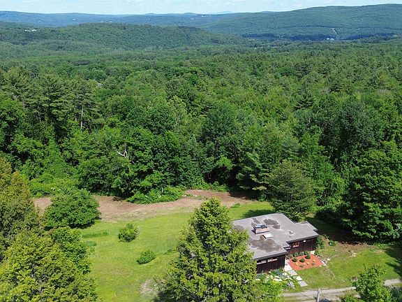 3rd image of 211 Pleasant Valley Road
