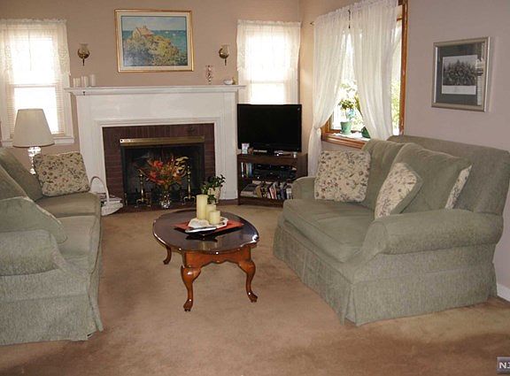 2nd image of 9 Garden Ct S
