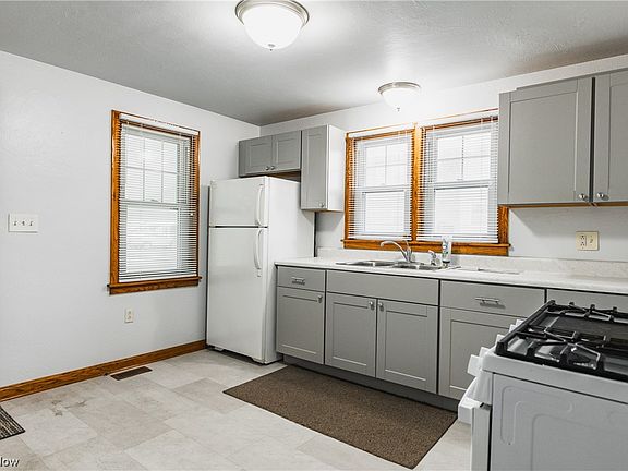 4th image of 3208 Clement Ave