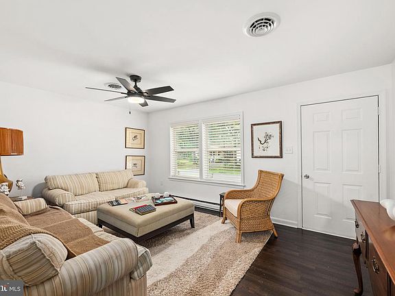 3rd image of 23 Maplewood Dr