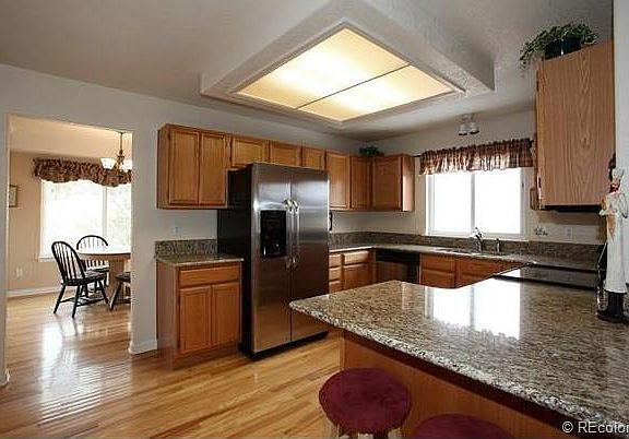 Big & Bright Kitchen. Granite Counters & All Appliances