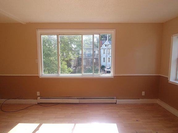 4th image of 1198 West Ave #2