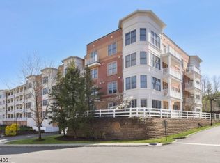 5111 Pointe Gate Dr, Livingston, NJ 07039