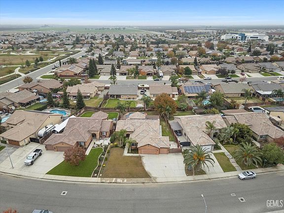 4th image of 9415 Meadow Falls Dr