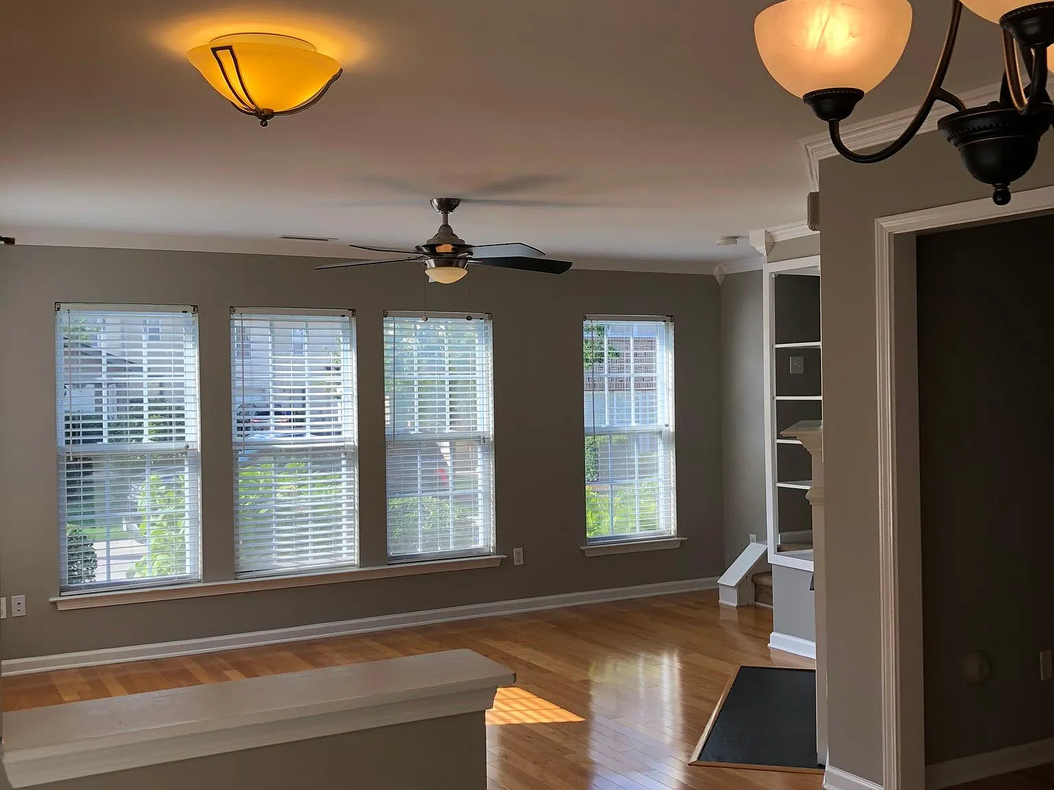 2 bed, 2.5 bath, 1423 sqft, $1,925 — Photo 2