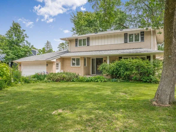 237 Campbell Dr, Hopkins, MN 55343