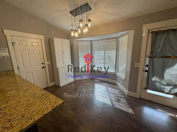 176 Country Club Dr_10172025