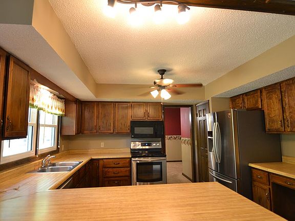 2nd image of 2305 Oak Ln