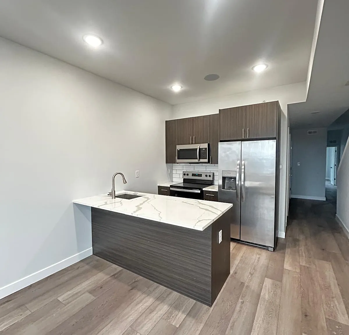 2 bed, 800 sqft, $1,675 — Photo 1