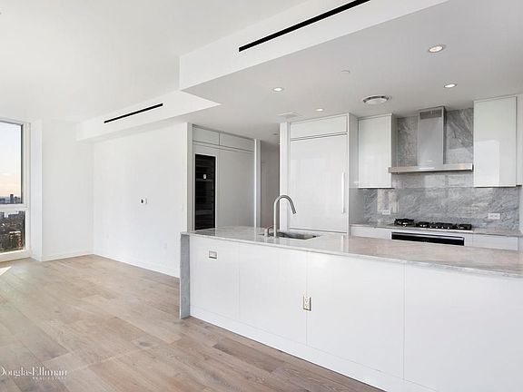 5th image of 242 W 53rd St Frnt 3