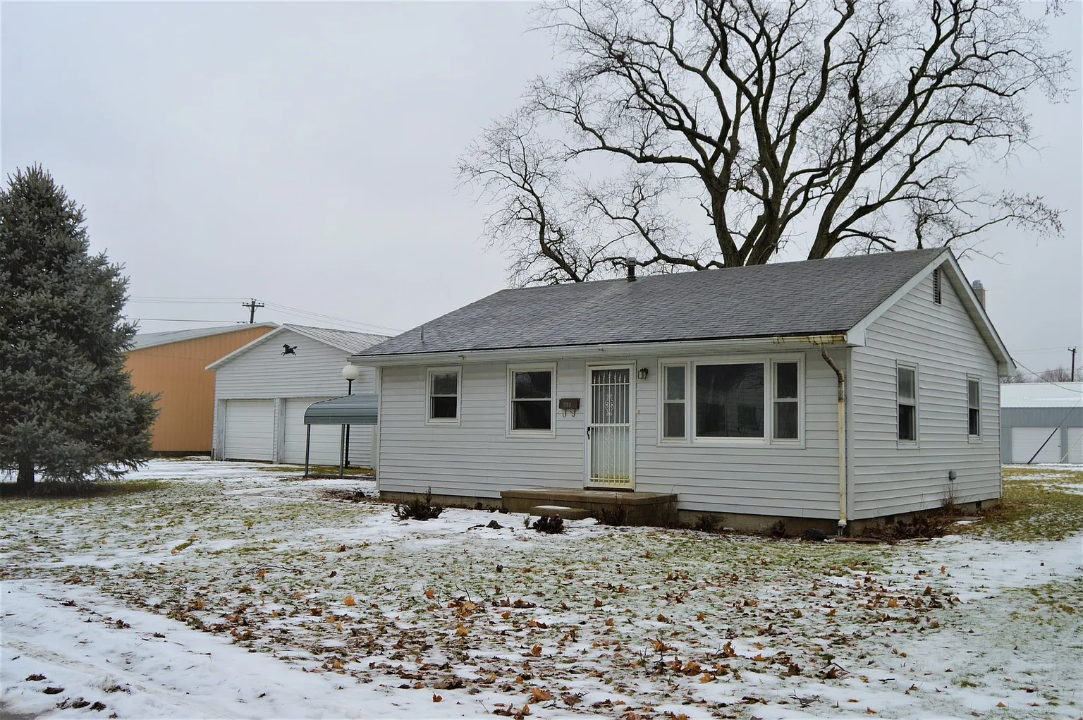 207 S West St photo 1