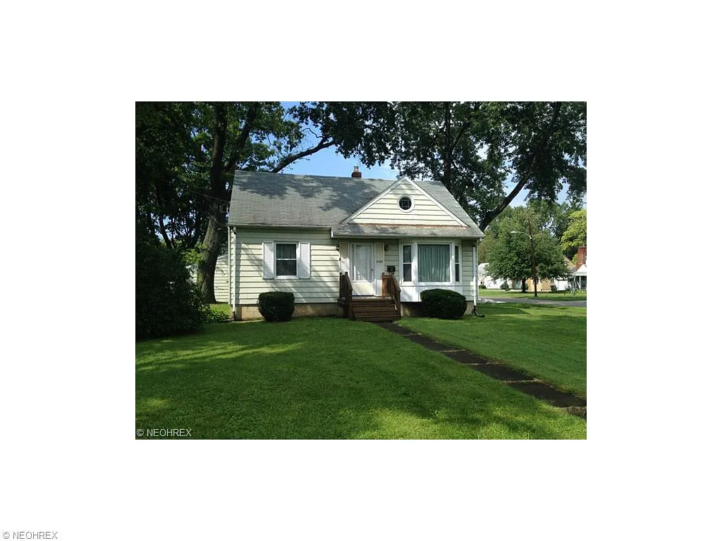 2109 Montclair St NE photo 1