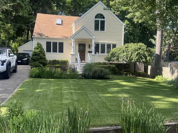 71 E 17th Street, Huntington Station, NY 11746