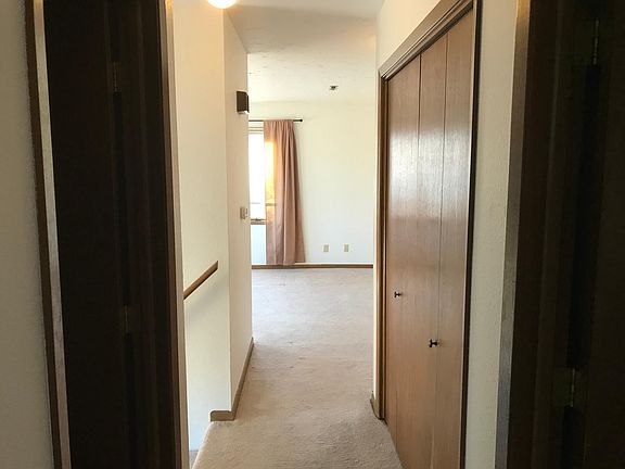 3rd image of 1605 Meadowlane Ave