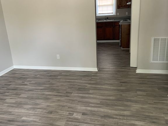 5th image of 120-122 Evergreen Ct #0
