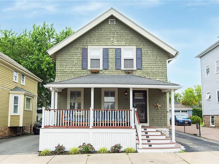 32 Hammond St — Photo 2