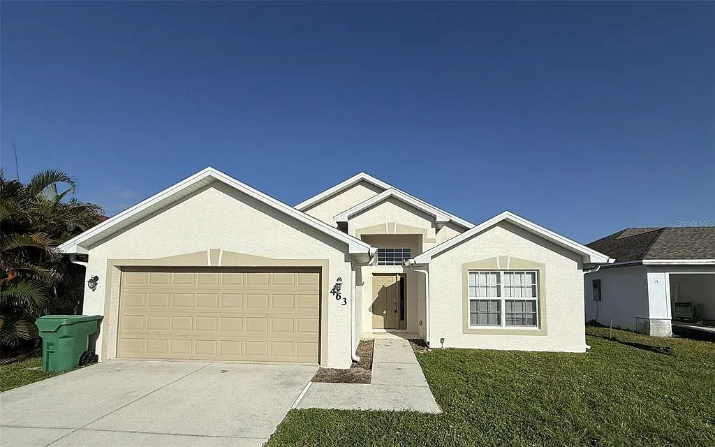3 bed, 2.0 bath, 1422 sqft, $1,795 — Photo 1