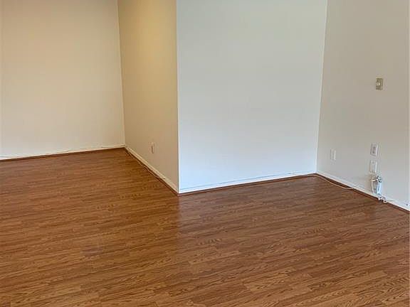 4th image of 410 Benedict Ave APT 5F