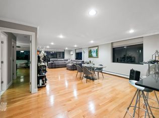 18 Massa Ln APT B4, Edgewater, NJ 07020