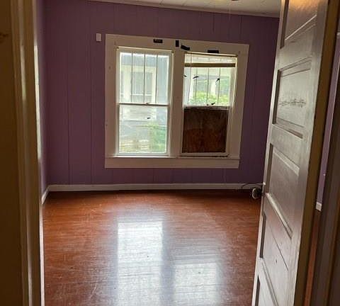 4th image of 516 Avenue H