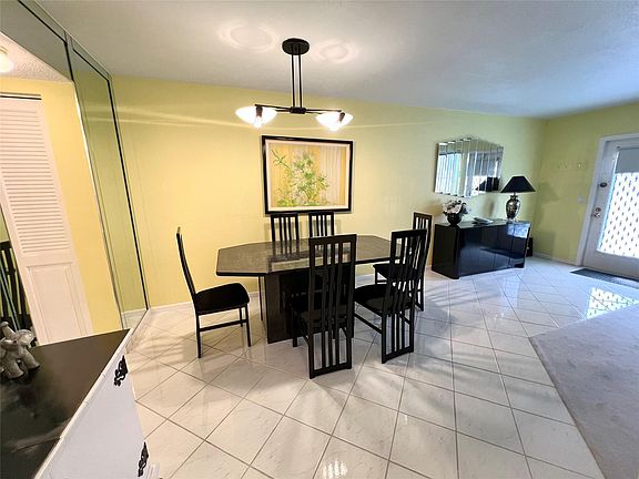 2nd image of 112 Oakridge I #112