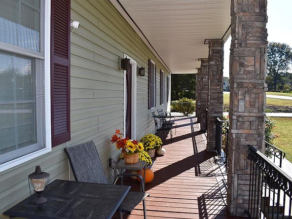 3rd image of 208 Stoney Creek Dr
