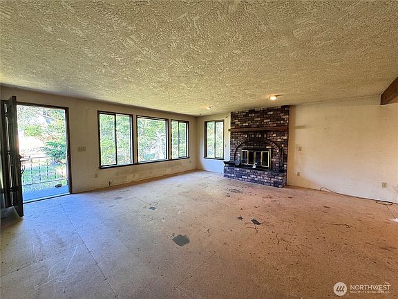 2nd image of 2139 Seabreeze Place