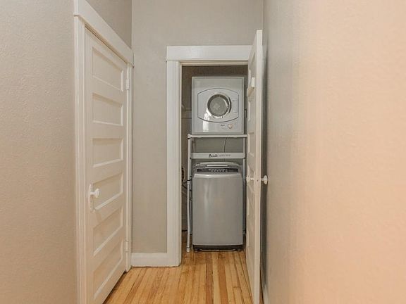 5th image of 1553 Steele St APT 2