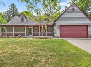 715 Hawthorn Dr, West Bend, WI 53095