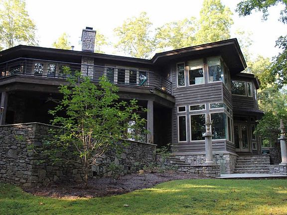 2nd image of 1082 Founders Ln