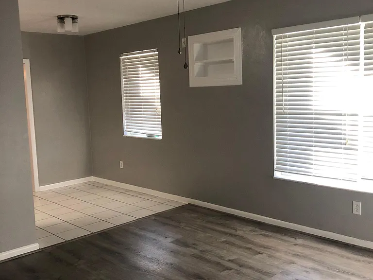 7047 Merrick Ln — Photo 16