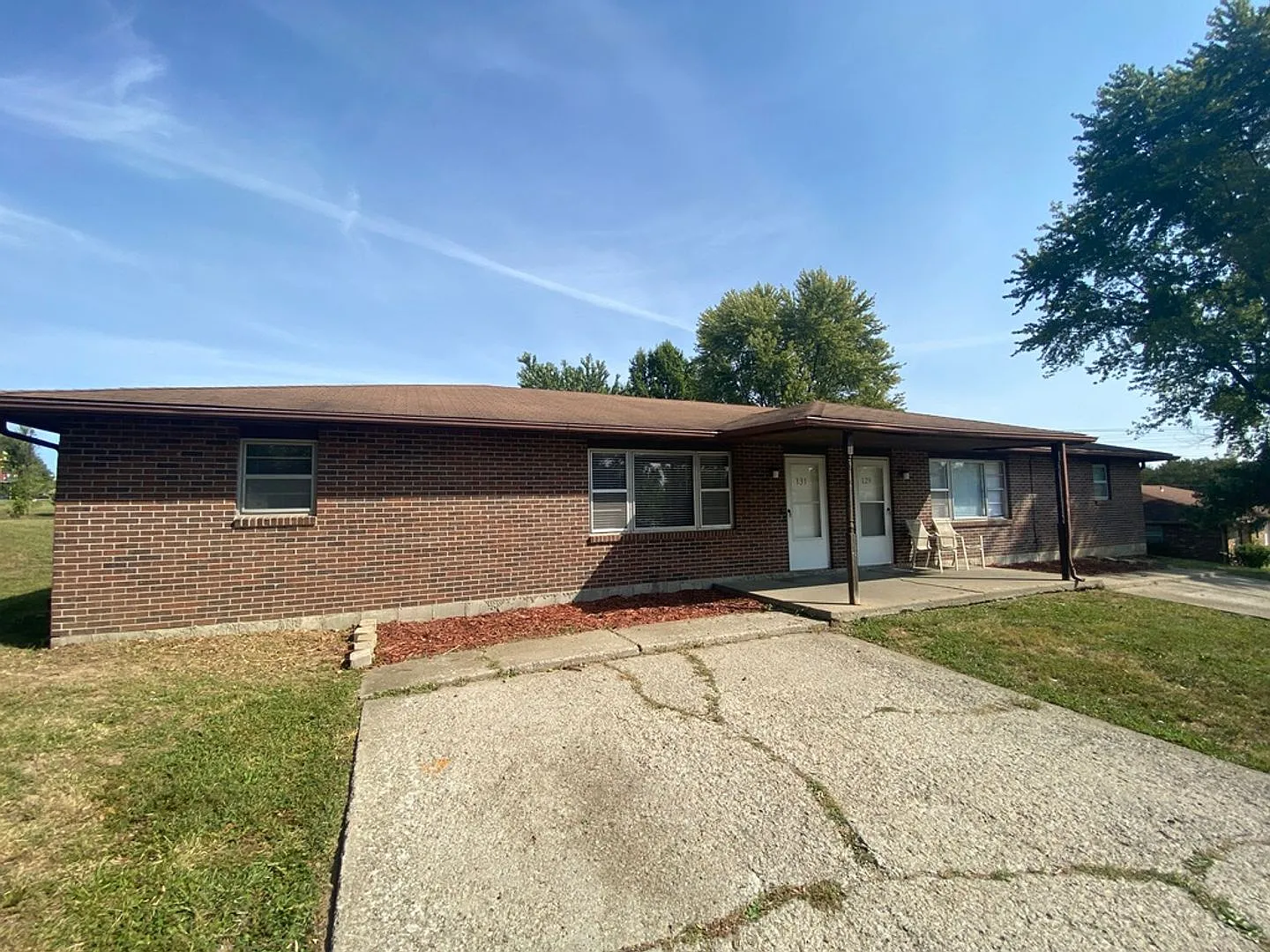Three Bedroom Duplex Close to Rock Bridge High School — Photo 2