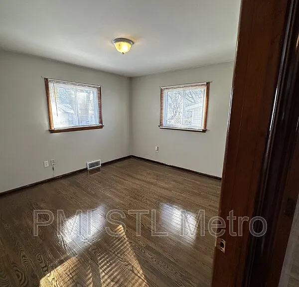 1450 Fairmeadows Ln — Photo 5